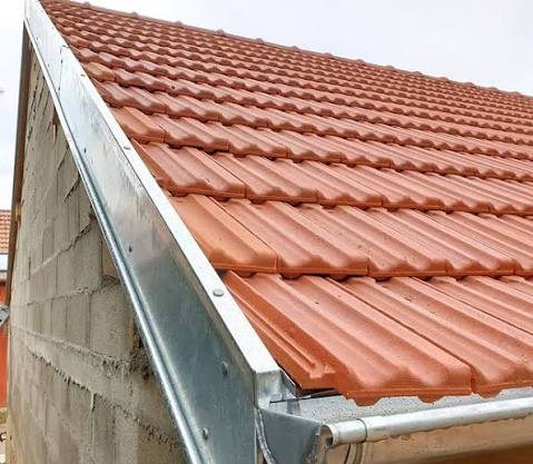 Toiture neuve avec rives en zinc